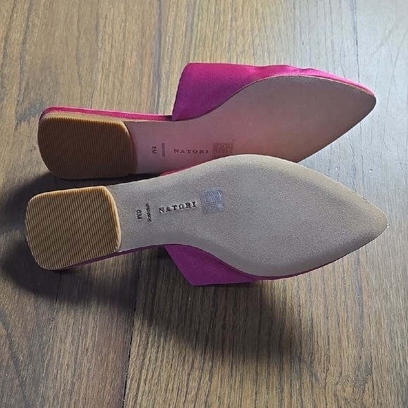 NWOT Natori Arri Fuchsia Satin Embroidered Mules - Picture 3 of 4